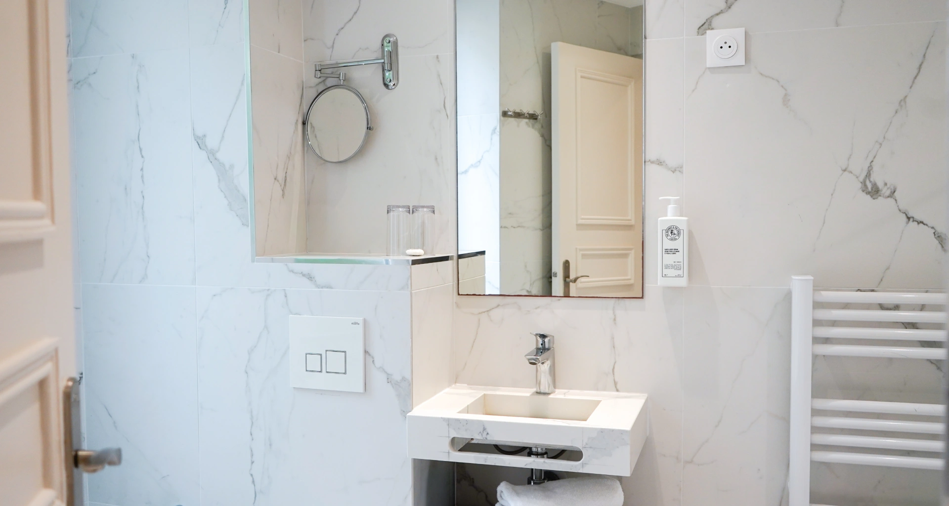 1Hôtel Joli Môme Batignolles - Chambres