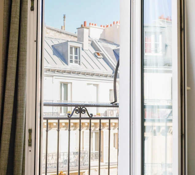 SUP BAL-Hôtel Joli Môme Batignolles